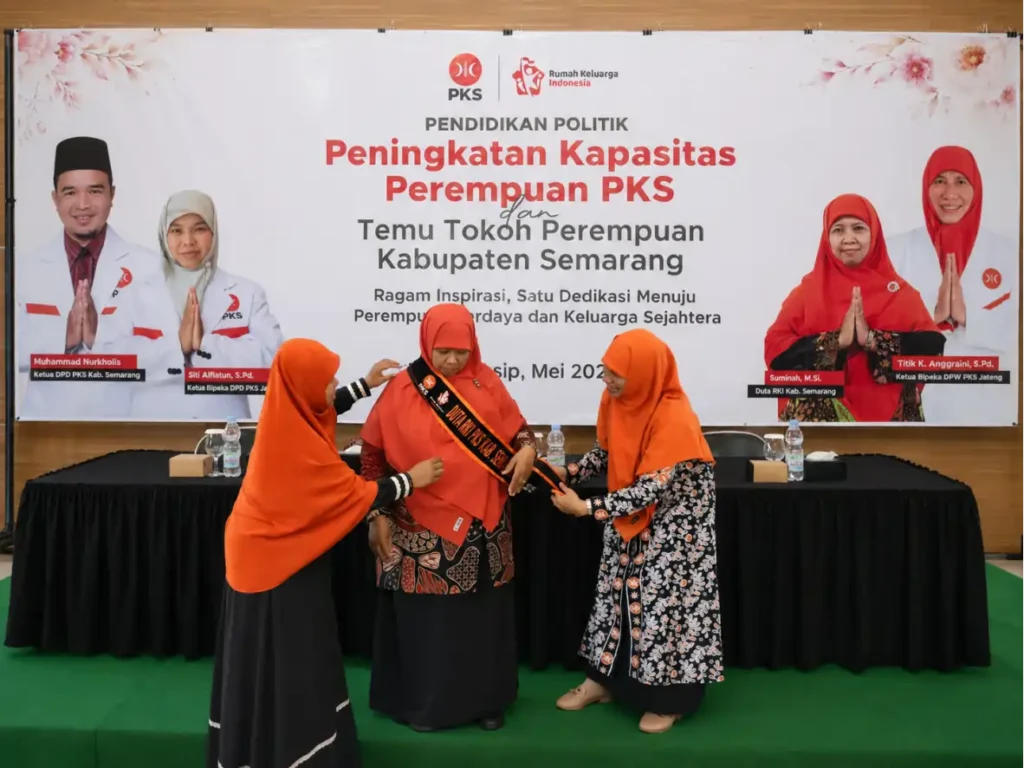 Selempang Duta RKI untuk Suminah dan Harapan yang Tumbuh di Kabupaten Semarang Selempang Duta RKI untuk Suminah dan Harapan yang Tumbuh di Kabupaten Semarang