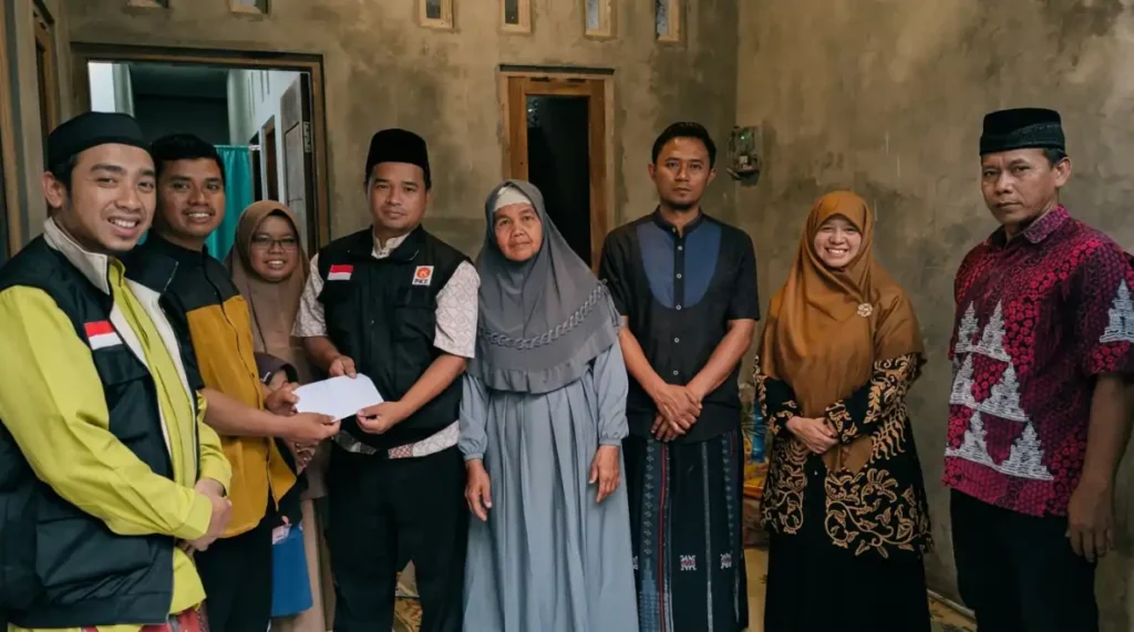 Bantuan untuk Keluarga Korban Kebakaran di Dusun Satriyan Bantuan untuk Keluarga Korban Kebakaran di Dusun Satriyan