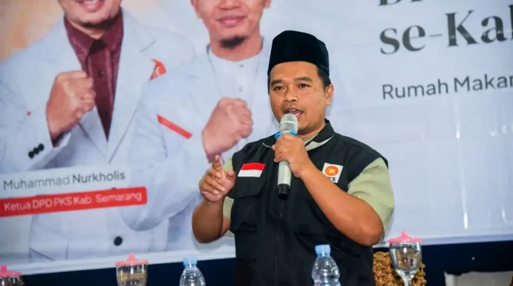 Ayam Petelur Jadi Contoh Kemandirian Politik ala Nurkholis Ayam Petelur Jadi Contoh Kemandirian Politik ala Nurkholis